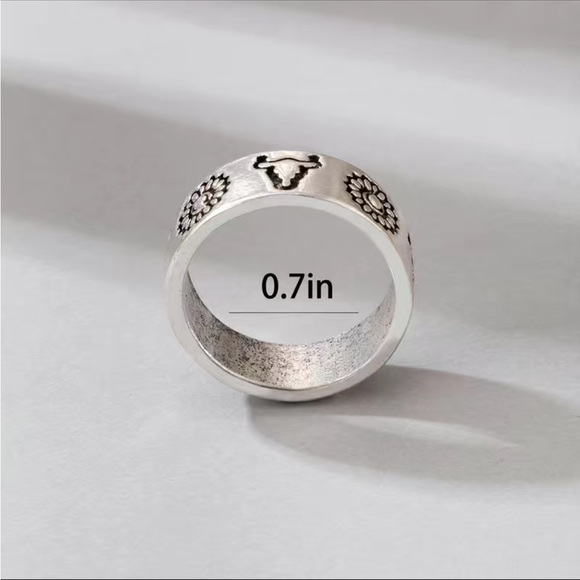 Totem Pole Style Cow and Floral Engraved Ring - Picture 2 of 5